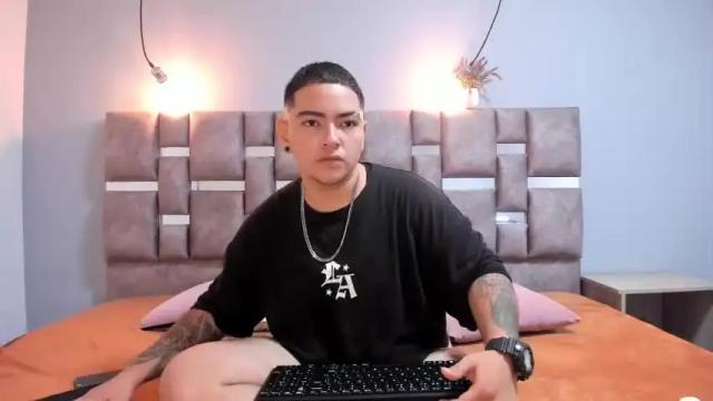 Image 2 of angeel_777 Stream on Chaturbate on 13 months ago
