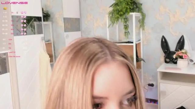 Image 2 of angel_sunset Stream on Chaturbate on 19 months ago