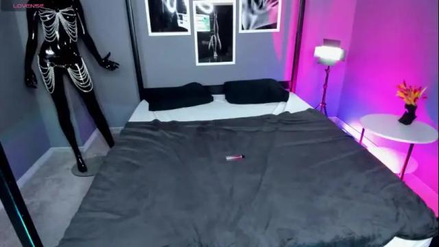 Image 7 of angela_roy Stream on Chaturbate on 24 days ago
