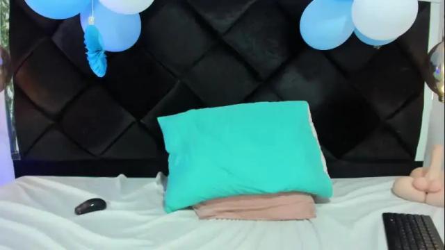 Image 2 of angelaa_cute Stream on Chaturbate on 27 days ago