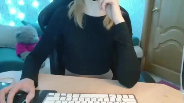 Image 10 of angelcarly32 Stream on Chaturbate on 13 months ago