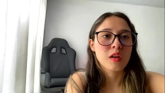 Image 2 of angelcollege18 Stream on Chaturbate on 25 months ago