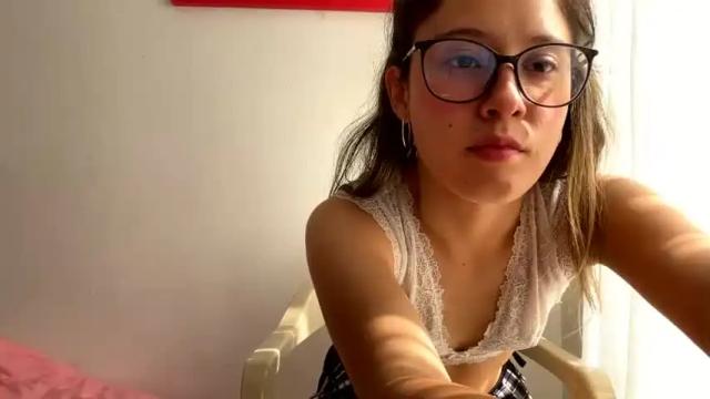 Image 3 of angelcollege18 Stream on Chaturbate on 25 months ago