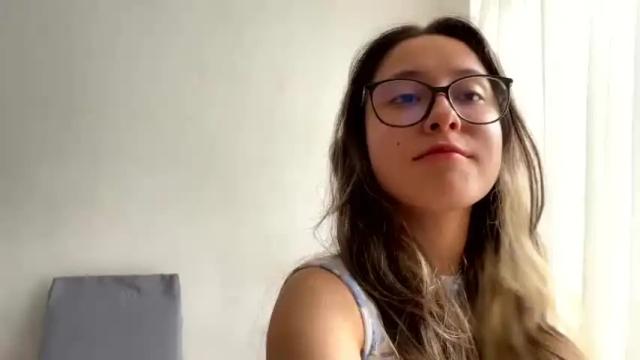 Image 3 of angelcollege18 Stream on Chaturbate on 24 months ago