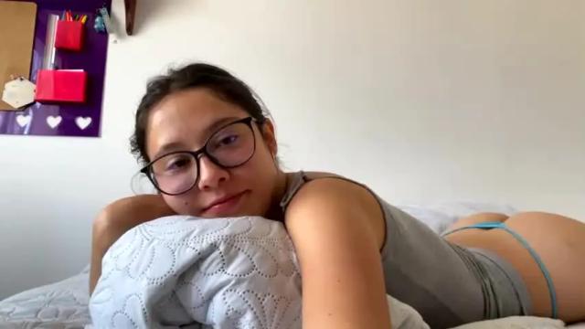 Image 3 of angelcollege18 Stream on Chaturbate on 21 months ago