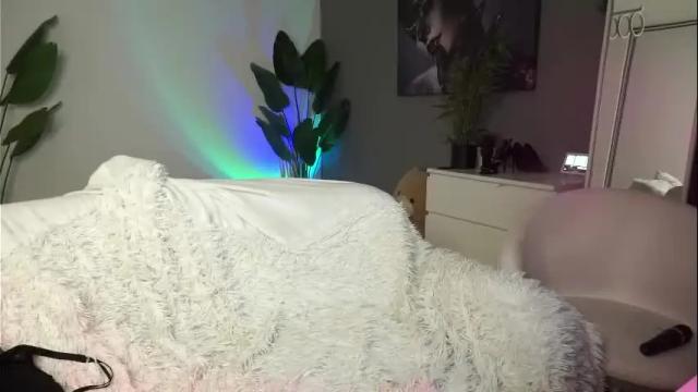 Image 10 of angeleyesblue25 Stream on Chaturbate on 8 days ago