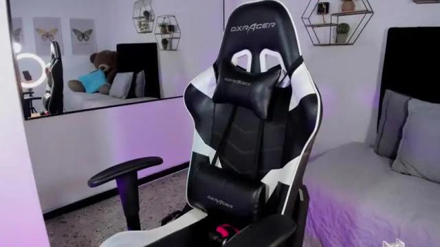 Image 7 of angelik_blue Stream on Chaturbate on 13 months ago