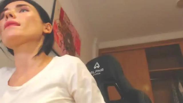Image 2 of angelina___jolie Stream on Chaturbate on 16 months ago