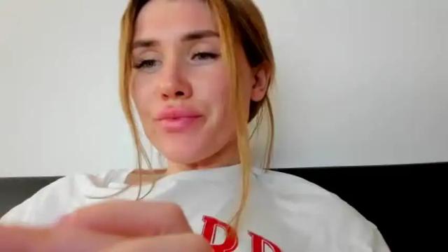 Image 10 of angelina___jolie Stream on Chaturbate on 13 days ago