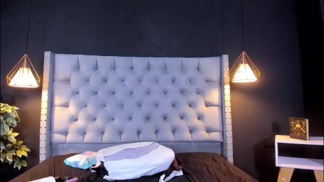 Image 12 of angeline_blake Stream on Chaturbate on 2 months ago