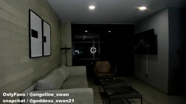 Image 7 of angeline_swan Stream on Chaturbate on 4 months ago