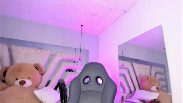 Image 6 of angelineheet Stream on Chaturbate on 1 month ago