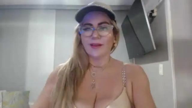 Image 7 of angelinna_12 Stream on Chaturbate on 12 days ago
