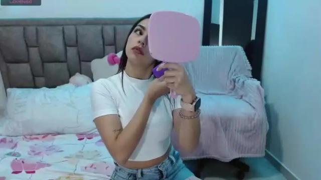 Image 3 of angelinna__ Stream on Chaturbate on 17 months ago