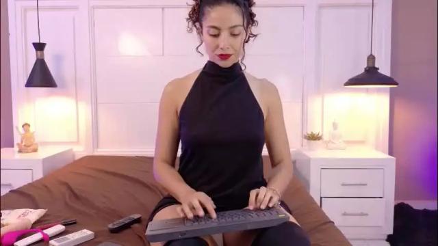 Image 4 of angell_bell Stream on Chaturbate on 9 days ago