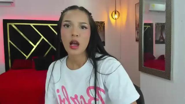 Image 10 of angelly_pink18 Stream on Chaturbate on 16 months ago