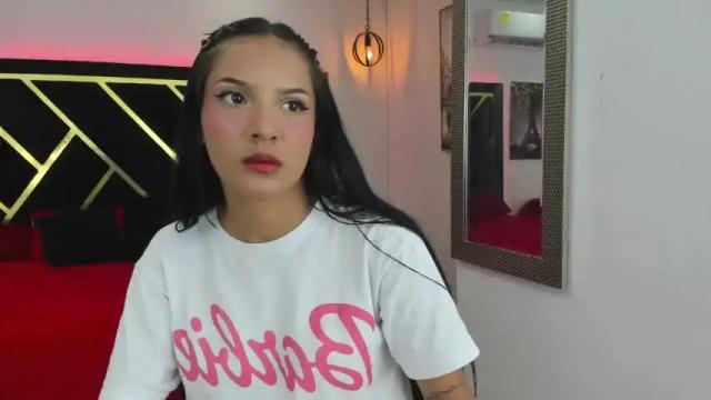 Image 2 of angelly_pink18 Stream on Chaturbate on 16 months ago