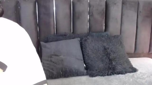 Image 3 of angelly_pink18 Stream on Chaturbate on 15 months ago