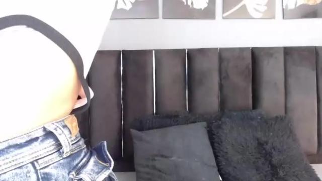 Image 6 of angelly_pink18 Stream on Chaturbate on 15 months ago