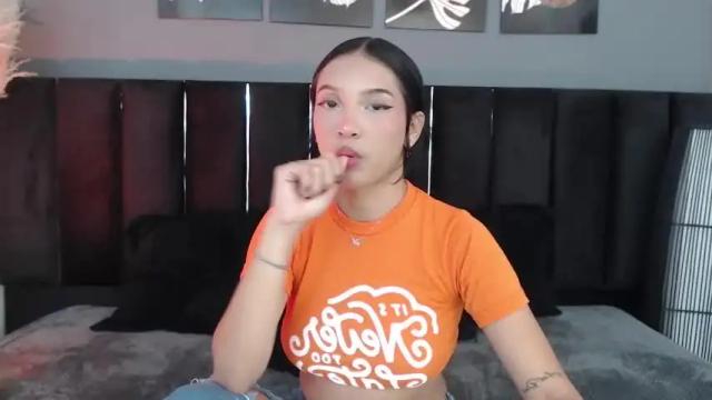 Image 8 of angelly_pink18 Stream on Chaturbate on 14 months ago