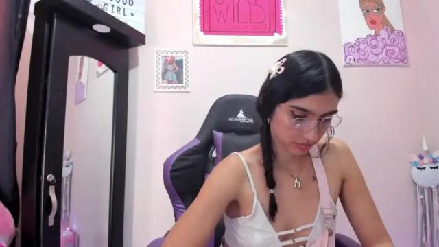 Image 2 of angelmiller_1 Stream on Chaturbate on 13 months ago