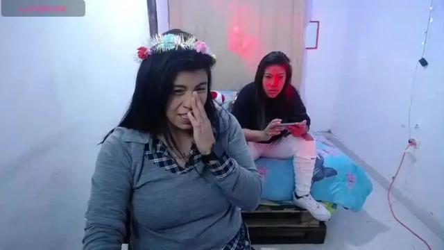 Image 2 of angelsydemons27 Stream on Chaturbate on 14 months ago
