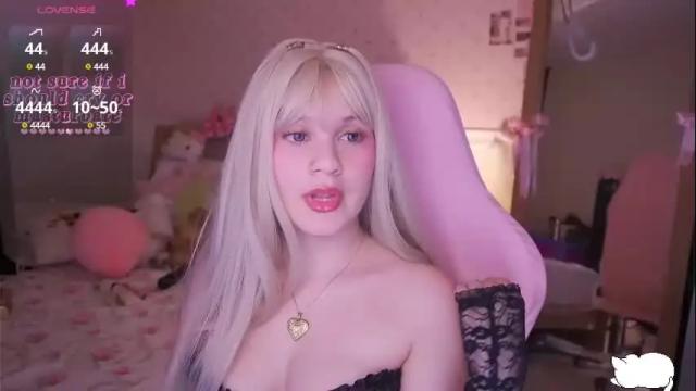 Image 3 of angelytaxx Stream on Chaturbate on 3 months ago