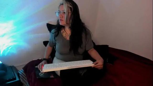 Image 6 of angheleyes_ Stream on Chaturbate on 6 months ago