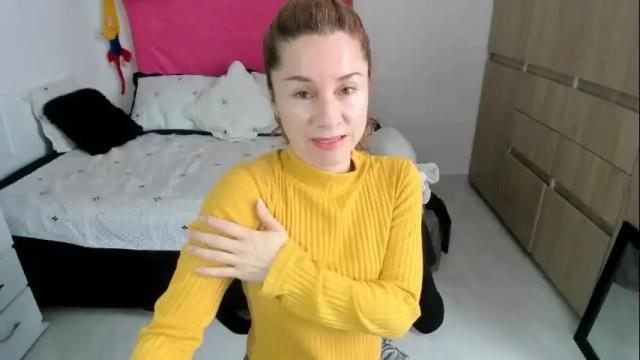 Image 4 of angie_blondie Stream on Chaturbate on 1 month ago
