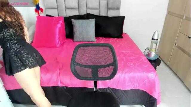 Image 3 of angie_blondie Stream on Chaturbate on 24 days ago