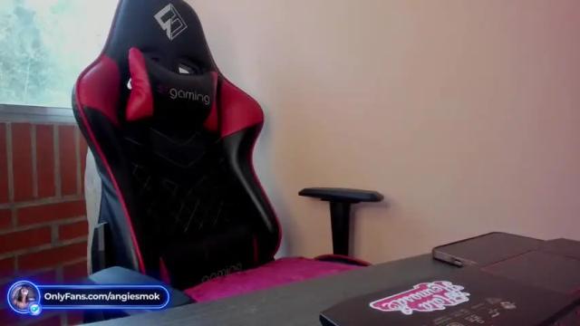 Image 11 of angiee_smoking Stream on Chaturbate on 12 months ago