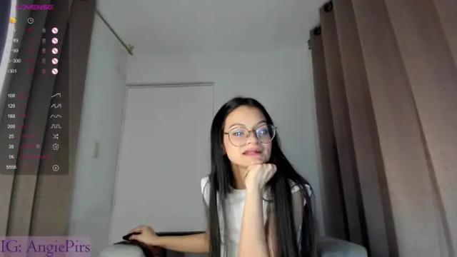 Image 11 of angiepirs Stream on Chaturbate on 15 months ago
