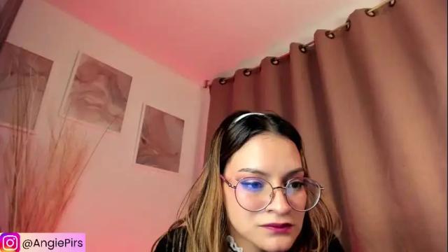 Image 3 of angiepirs Stream on Chaturbate on 13 days ago
