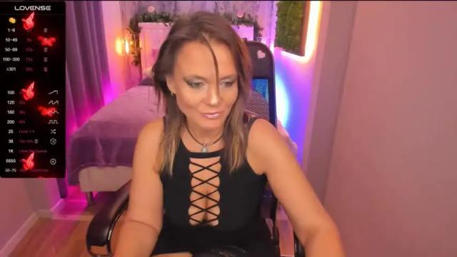 Image 7 of aniela_fox Stream on Chaturbate on 15 months ago