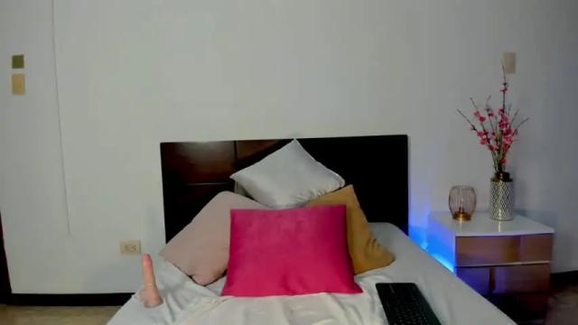 Image 10 of anitaturner Stream on Chaturbate on 17 months ago