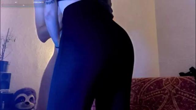 Image 2 of anna_annaa Stream on Chaturbate on 4 months ago
