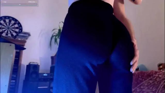 Image 2 of anna_annaa Stream on Chaturbate on 4 months ago