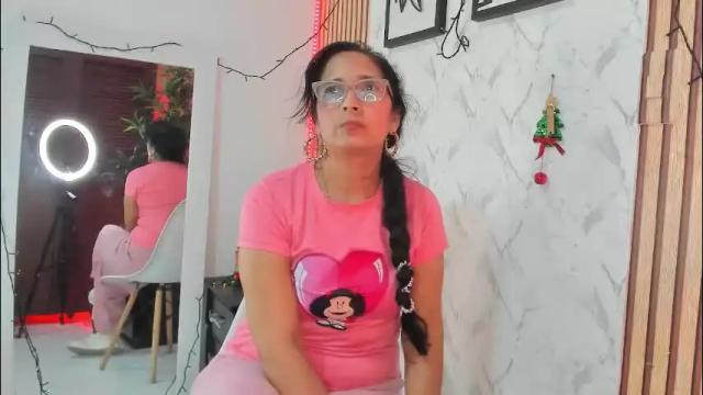 Image 3 of annaarela Stream on Chaturbate on 13 days ago