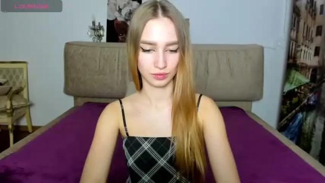 Image 10 of annagoldykat Stream on Chaturbate on 17 months ago