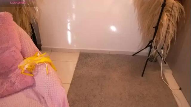 Image 4 of annakellergo Stream on Chaturbate on 2 months ago