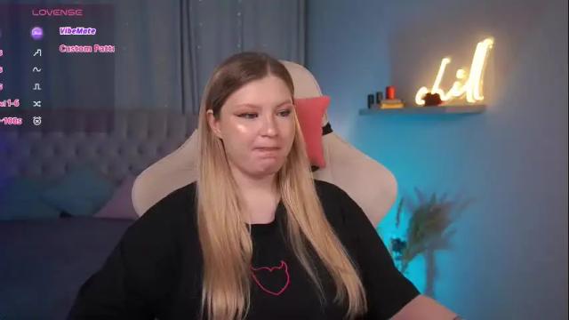 Image 6 of annamei_misa Stream on Chaturbate on 29 days ago