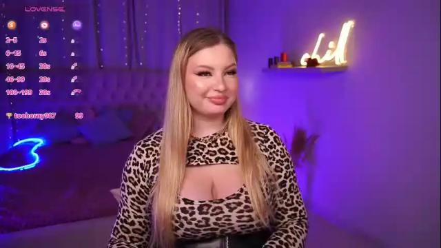 Image 2 of annamei_misa Stream on Chaturbate on 27 days ago
