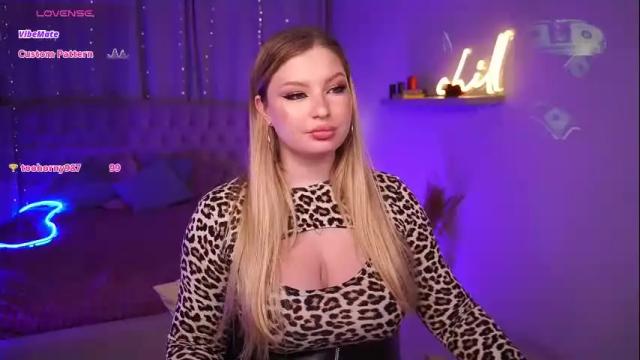 Image 6 of annamei_misa Stream on Chaturbate on 27 days ago