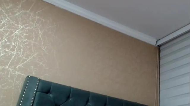 Image 4 of anne_julienne Stream on Chaturbate on 9 days ago