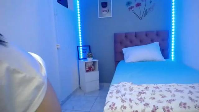 Image 12 of anne_queen18 Stream on Chaturbate on 18 months ago