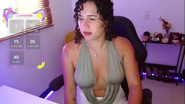 Image 8 of anngelademon Stream on Chaturbate on 1 month ago
