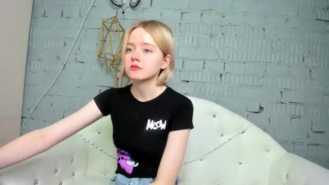 Image 2 of anni_me Stream on Chaturbate on 25 months ago