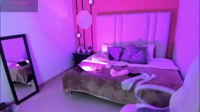Image 4 of annia_paris Stream on Chaturbate on 1 month ago