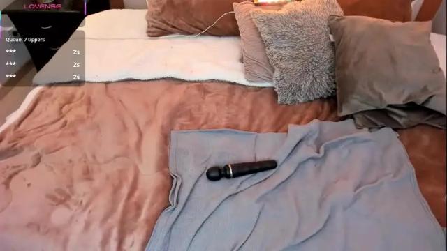 Image 3 of annia_paris Stream on Chaturbate on 1 month ago