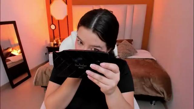 Image 12 of annia_paris Stream on Chaturbate on 1 month ago